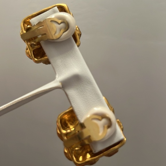 Chanel Gold and Pearl Earrings - Picture 8 of 8